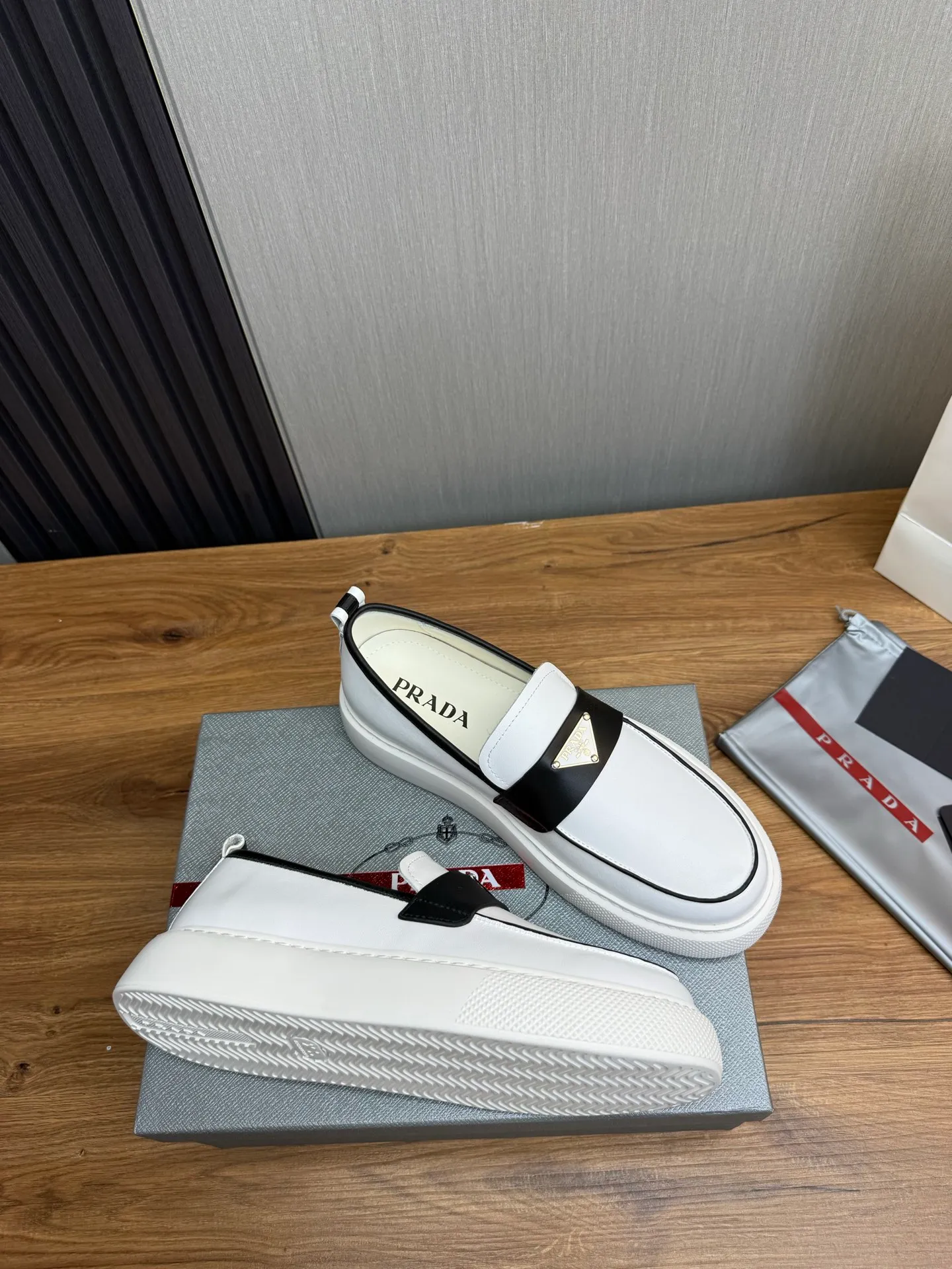 Factory price 580💰 [PRADA] Men's shoes are popular in the counter, official website is synchronized, 1 high-quality shipment ✔️Original cowhide + cowhide lining, 1🆚1 replica, original sole, 38-45 (45 customized, non-refundable)